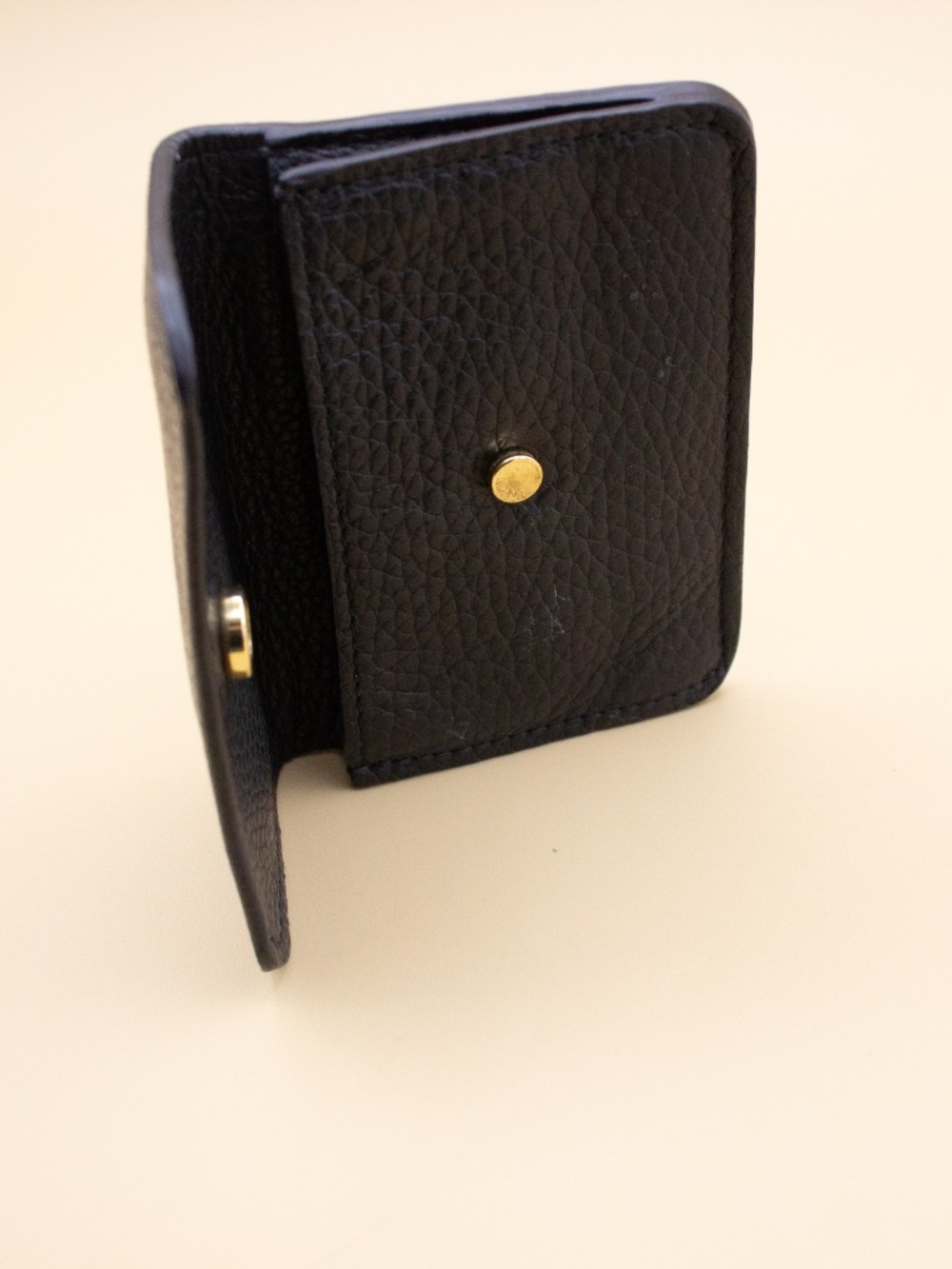 Cuyana Card Black Leather Wallet - Picture 4 of 8